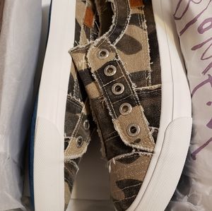 Blowfish CAMO Sneakers Size 8